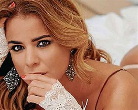 marina calabro tetas|Marina Calabró y sus fotos más hot: ¡infartante destape!.